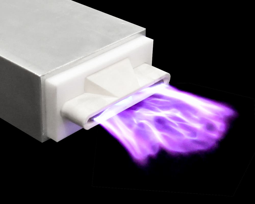 Blown-arc plasma discharge